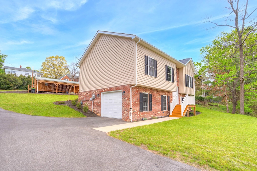 20 7th St NW, Pulaski, VA 24301 - photo 1