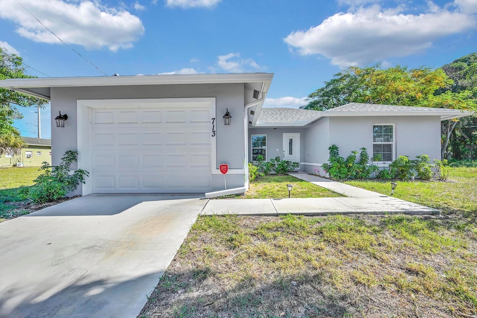 713 SE East Ave, Stuart, FL 34994 - photo 1