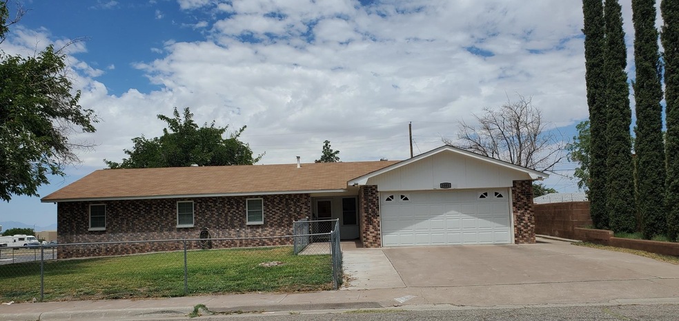 1001 Scenic Place, Alamogordo, NM 88310 - photo 1