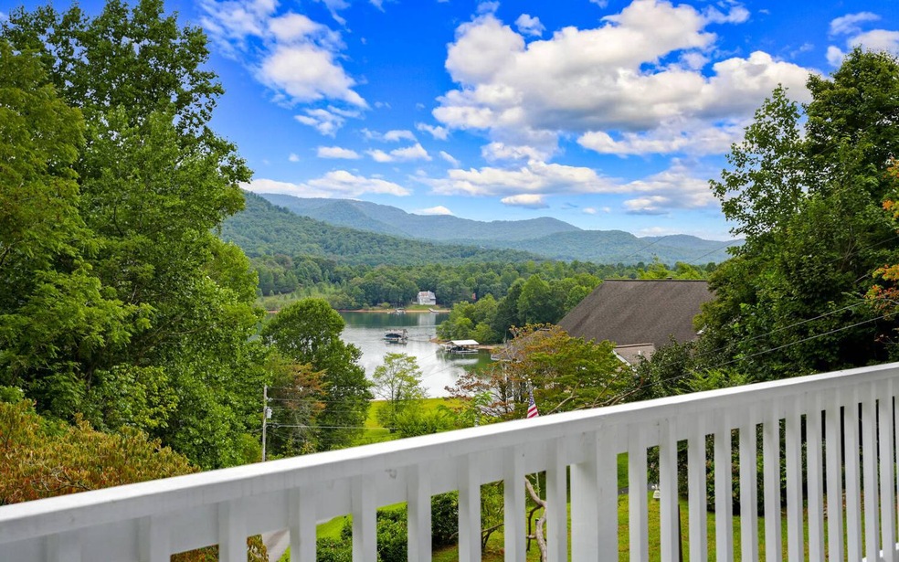 556 Twin Mountain Rd, Hiawassee, GA 30546 - photo 1