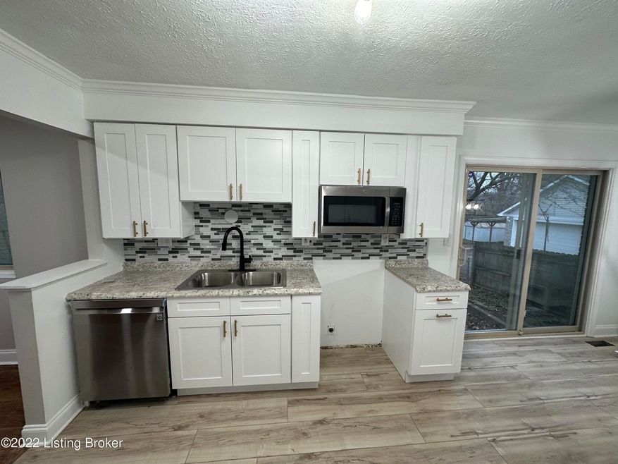 8809 Old Ironsides Dr, Louisville, KY 40228 - photo 1