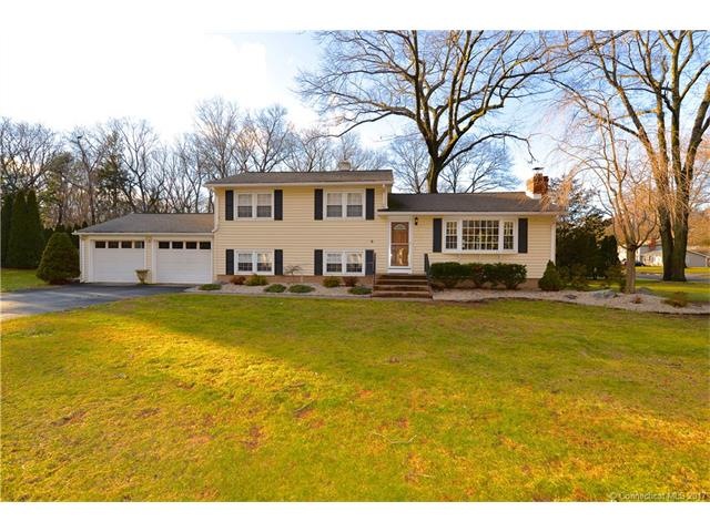 Gorgeous 3 Bedroom Split  with Professional Landsc
