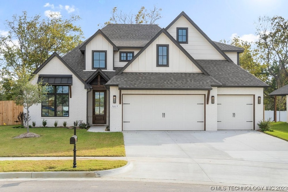 Transitional home, backs to acrerage! No back door