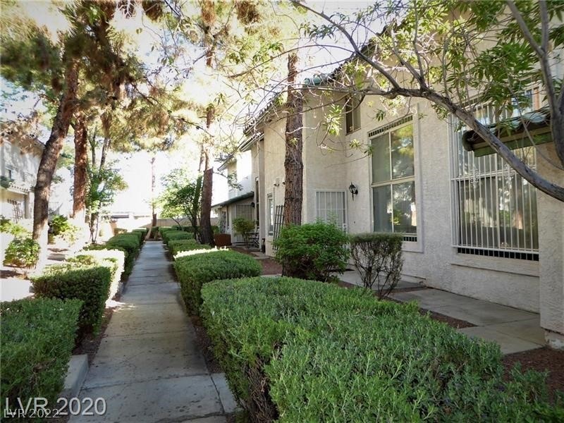 2 STORY, 2 BEDROOM, 2.5 BATH PLUS LOFT TOWNHOUSE