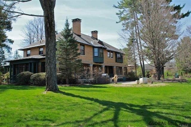 55 Myrtle St, Saratoga Springs, NY 12866 - photo 1