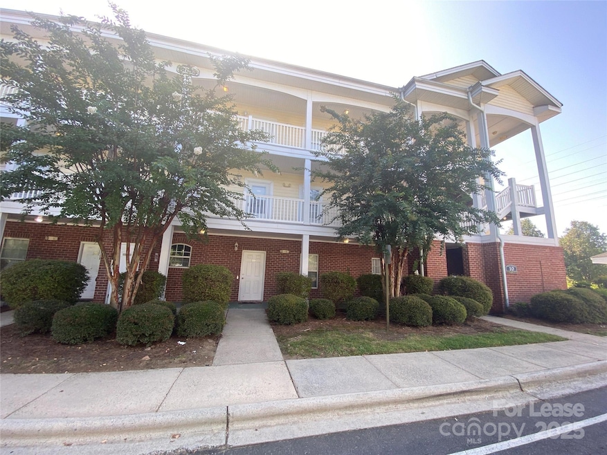 For Rent $1,348/month