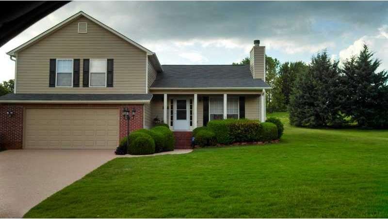 Exterior Front. Fresh interior and exterior paint,