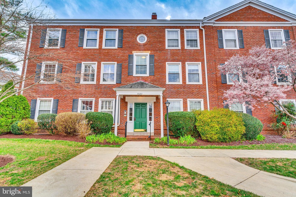 3080 S Abingdon St unit C1, Arlington, VA 22206 - photo 1