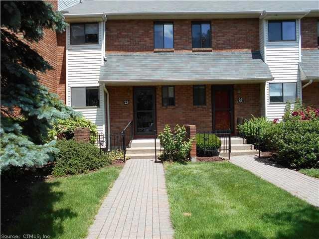 23 Danforth Ln unit 23, West Hartford, CT 06110 - photo 1