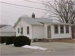 1317 E 7th St S, Newton, IA 50208 - photo 1