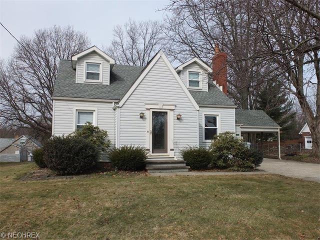 Move in ready 3 bedroom, 1 full bath cape cod!