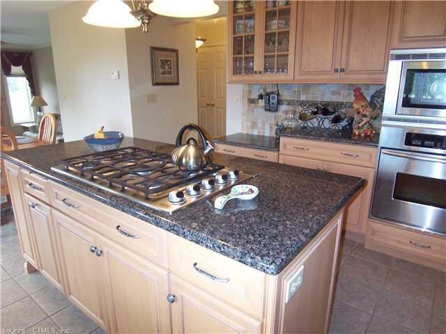 Kitchen. Maple cabinetry and double ovens