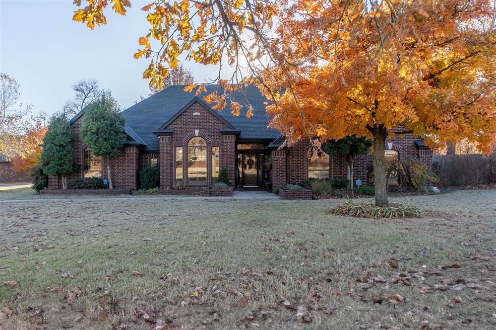 View of front facade with a front yard
