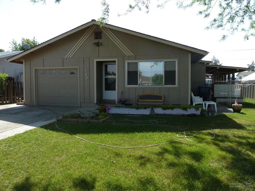 1147 NW 8th St, Redmond, OR 97756 - photo 1