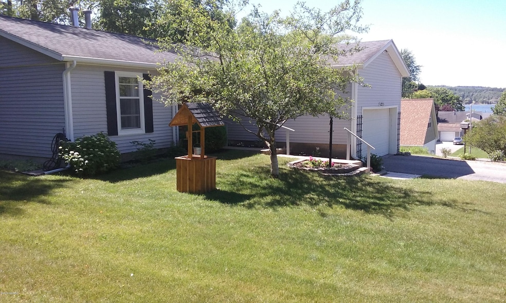 Lakeview & Creek Frontage!