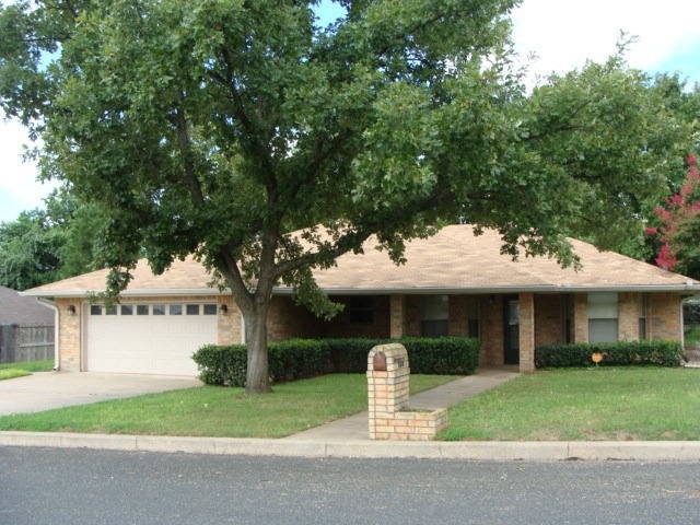 111 Edgewood Dr, Fredericksburg, TX 78624 - photo 1