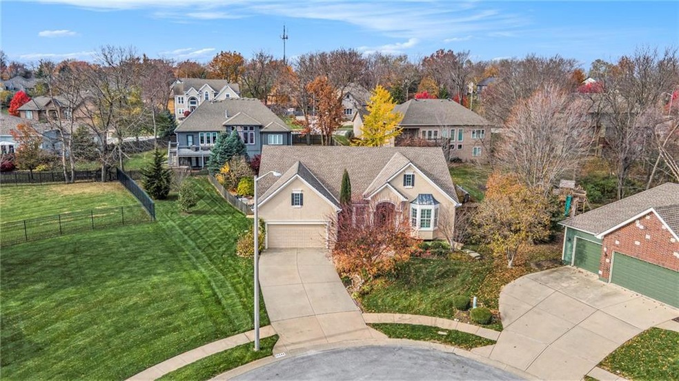 12544 Oak Ct, Kansas City, MO 64145 - photo 1