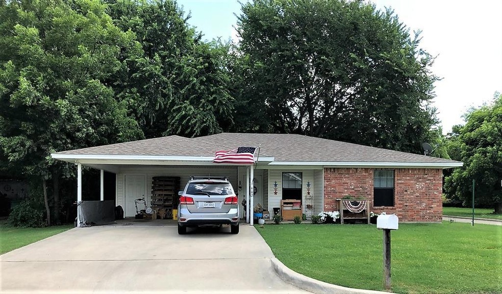 402 N Taylor St, Gainesville, TX 76240 - photo 1