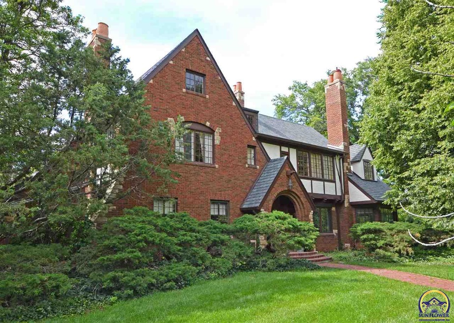 1431 SW Pembroke Ln, Topeka, KS 66604 - photo 1