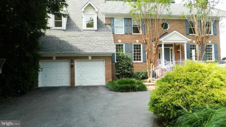 10328 Windsor View Dr, Potomac, MD 20854 - photo 1