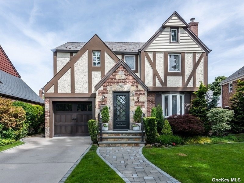 Sold $1,335,000 • Co-Listing Agent