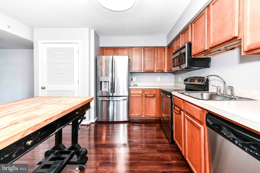 2912 17th St S unit 302, Arlington, VA 22204 - photo 1