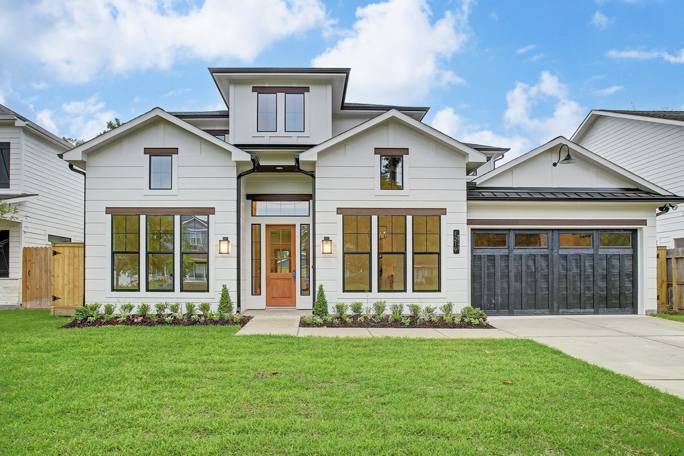 1730 Woodcrest Dr, Houston, TX 77018 - photo 1