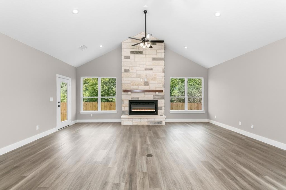 509 Mooney Ln, Fredericksburg, TX 78624 - photo 1