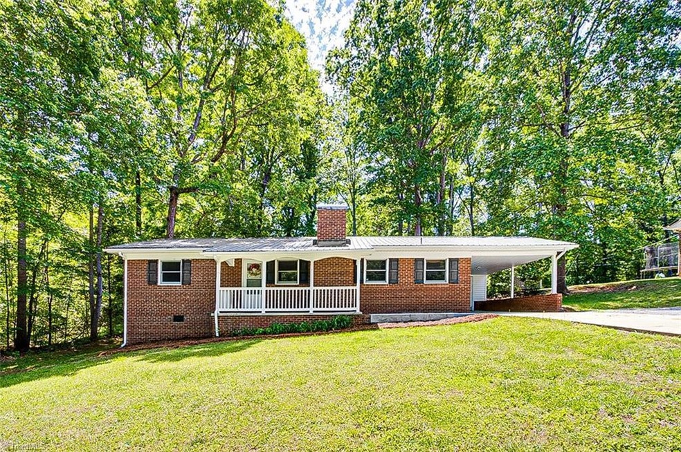 987 Redwood Dr, Asheboro, NC 27205 - photo 1