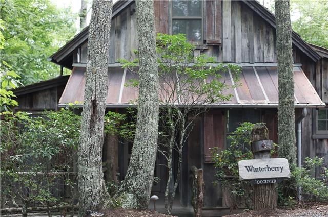 Boarding House Cabin | Winterberry (Exterior)