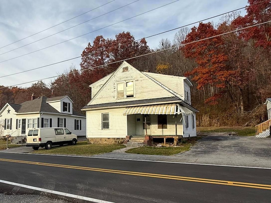 828 Old Bramwell Rd, Bluefield, WV 24701 - photo 1