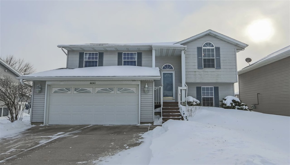 4041 Jill Dr, Waterloo, IA 50701 - photo 1