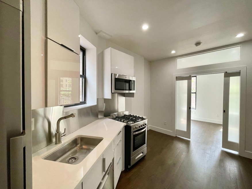 440 10th Ave unit 2-RN, New York, NY 10001 - photo 1