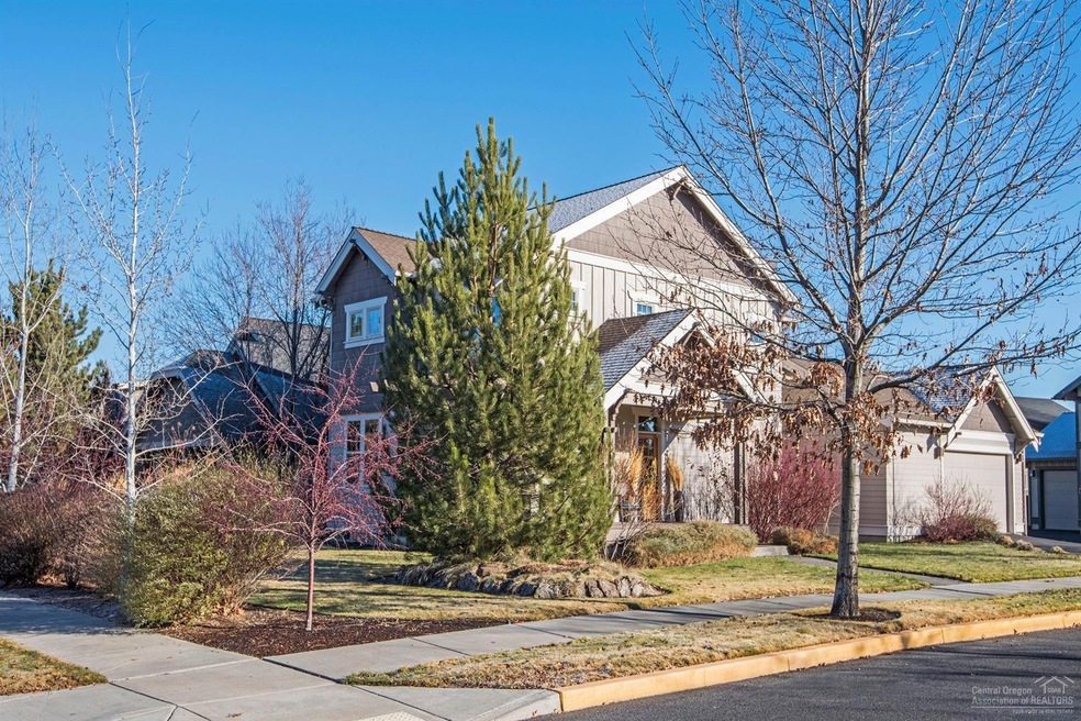 1485 NW Hemlock Ave, Redmond, OR 97756 - photo 1