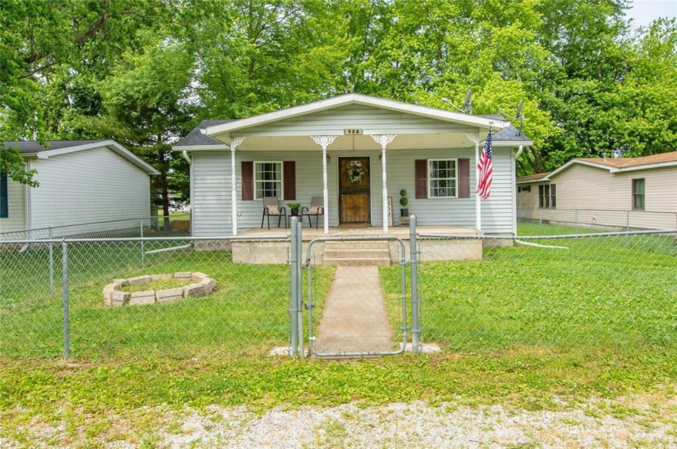 922 Oak St, Tipton, IN 46072 - photo 1