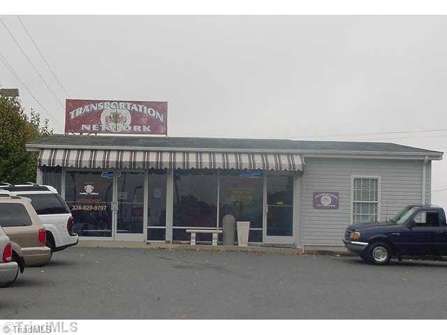 910 E Dixie Dr, Asheboro, NC 27203 - photo 1