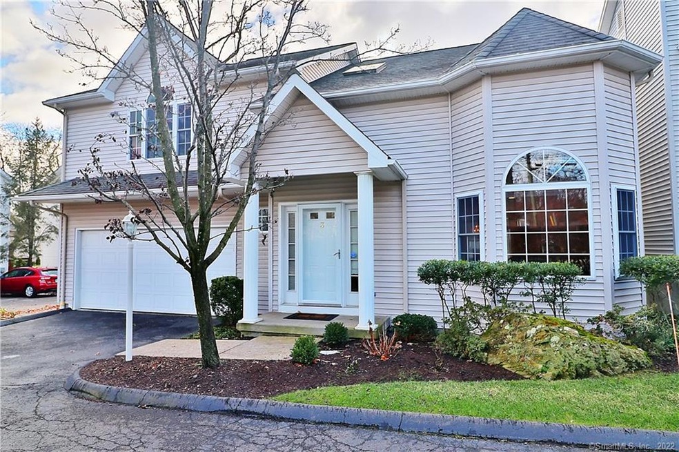 168 Colonial Rd unit 3, Stamford, CT 06906 - photo 1