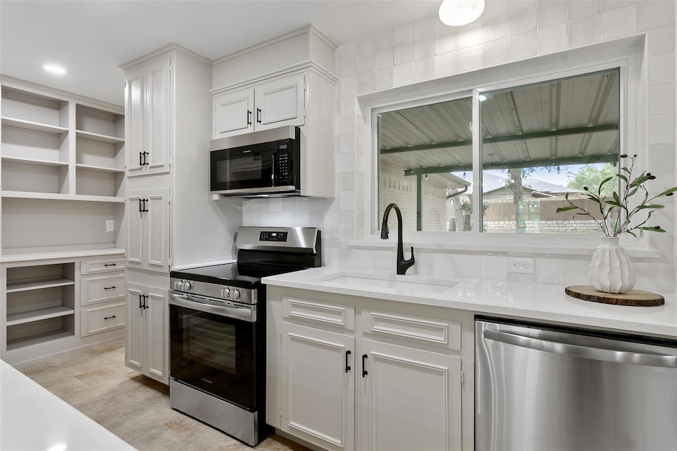 3620 Fairway Dr, Granbury, TX 76049 - photo 1