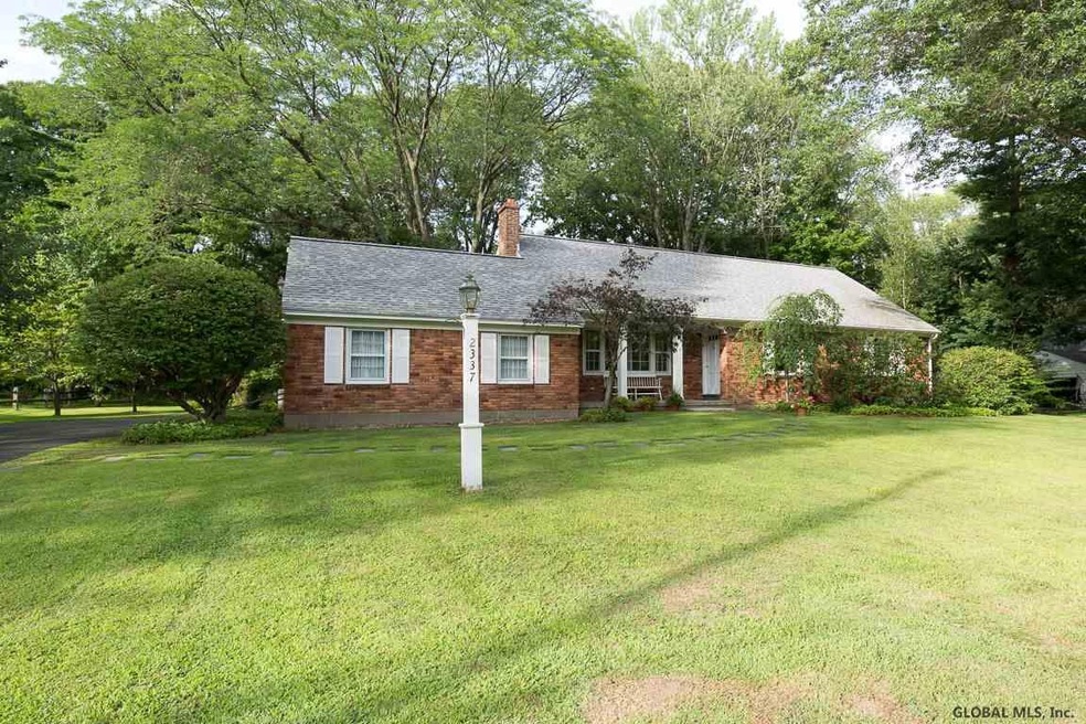 2337 Algonquin Rd, Schenectady, NY 12309 - photo 1