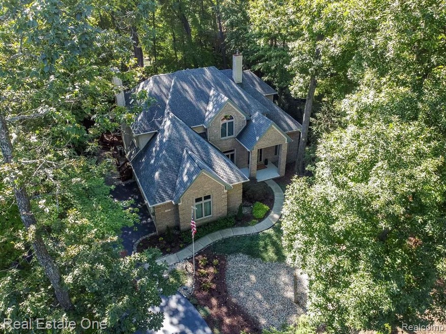 7107 Elder Ct S, West Bloomfield, MI 48324 - photo 1