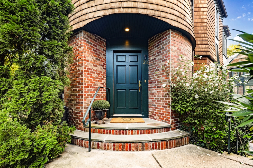 Sold $1,930,000 • Co-Listing Agent