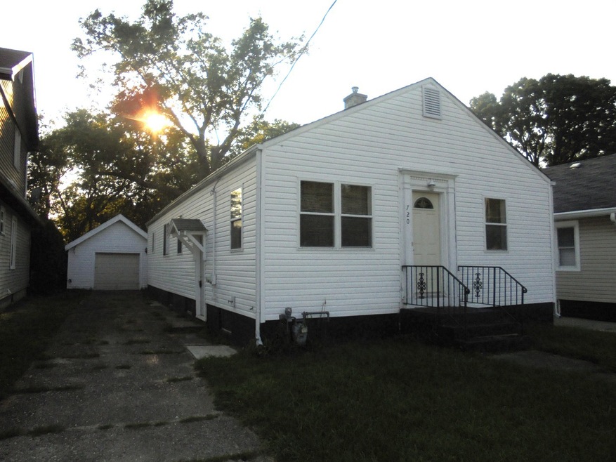 720 Pine St, Waukegan, IL 60085 - photo 1