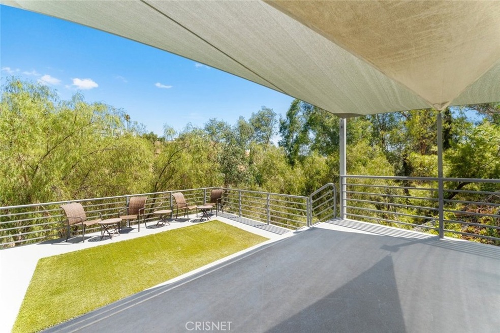 22455 Maycotte Rd, Woodland Hills, CA 91364 - photo 1