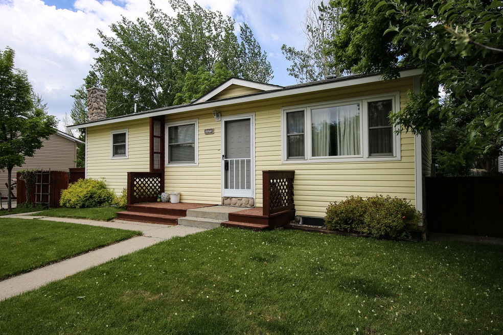 1. 1372 Ridgeway Ave