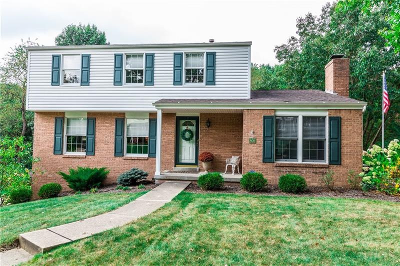 Stately Colonial in Heathergate