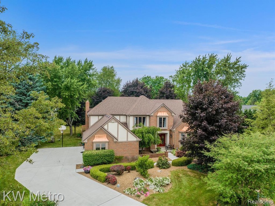 1372 Sherborn Ct, Rochester Hills, MI 48306 - photo 1