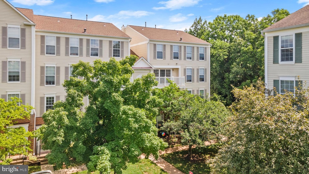 46944 Courtyard Square unit 303, Sterling, VA 20164 - photo 1