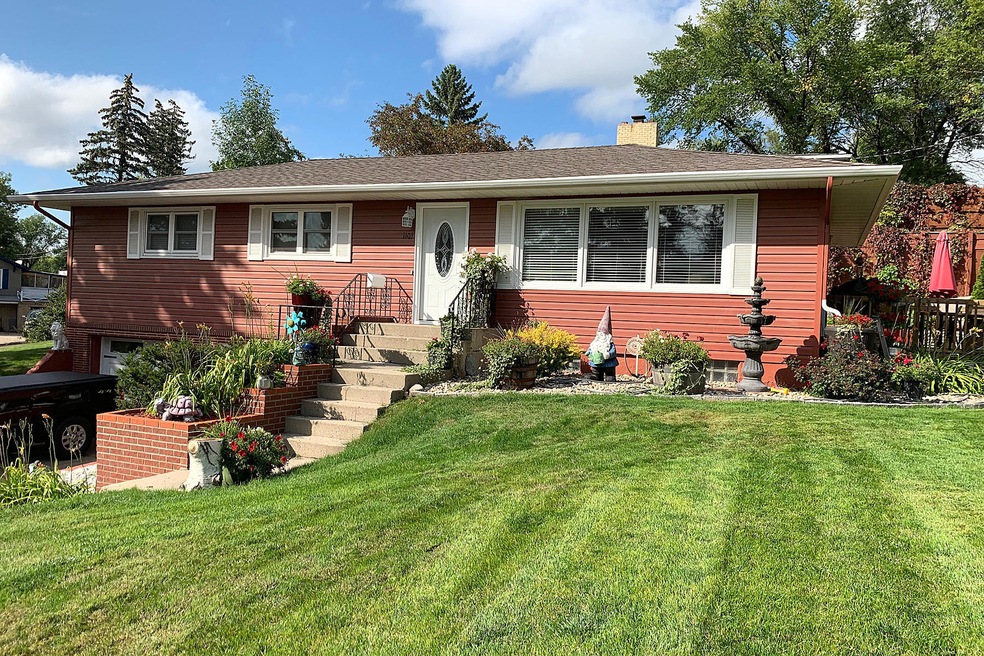 1103 2nd Place NE, Jamestown, ND 58401 - photo 1