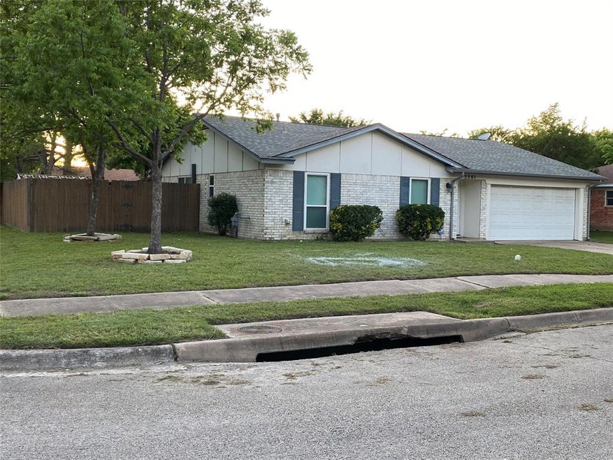 5501 Finian Ln, North Richland Hills, TX 76180 - photo 1