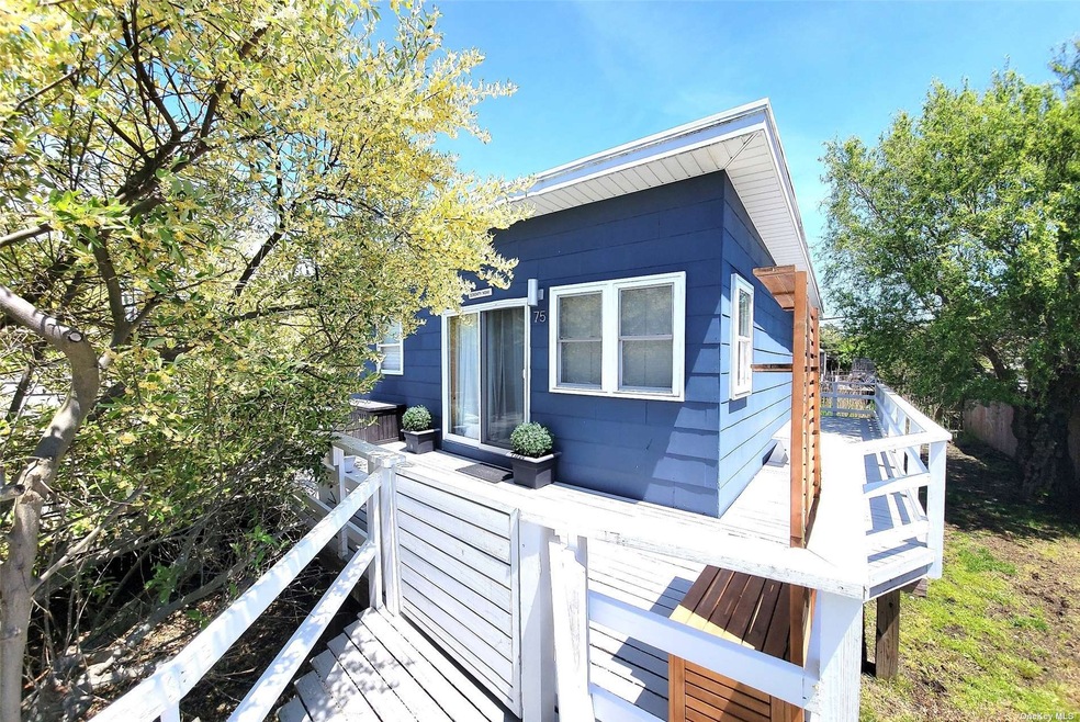 75 Walnut Walk, Bay Shore, NY 11706 - photo 1